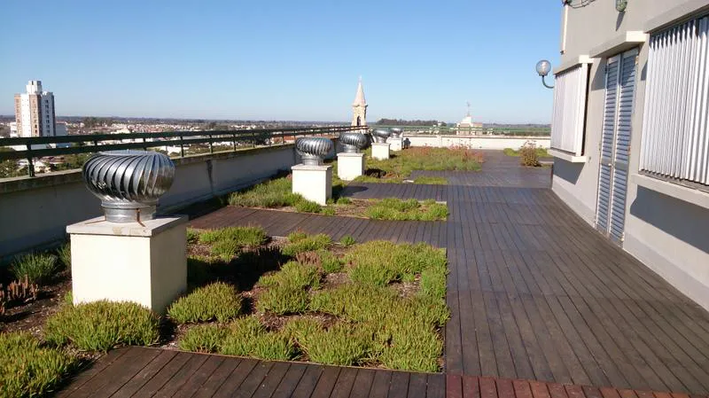 Terraza verde junto a las oficinas de la planta superior