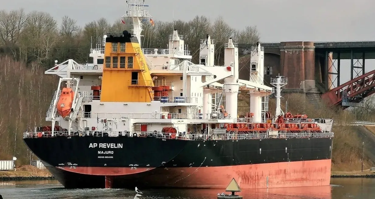 Buque barado en el paraná