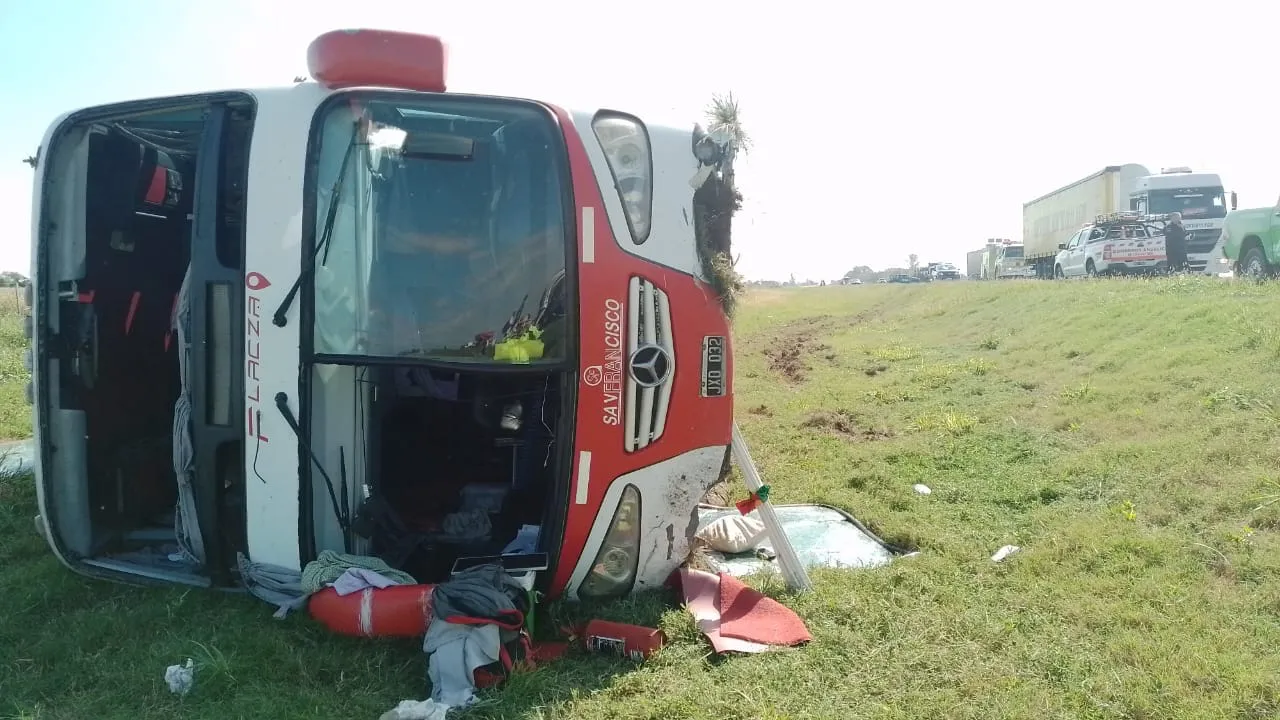 Colectivo Volcado en la Ruta 34