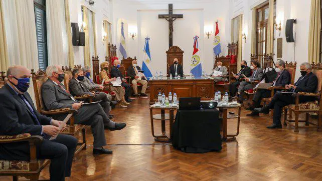 Antes de aludir a los cambios en el gabinete, Perotti se reunió con la Corte Suprema de Santa Fe.