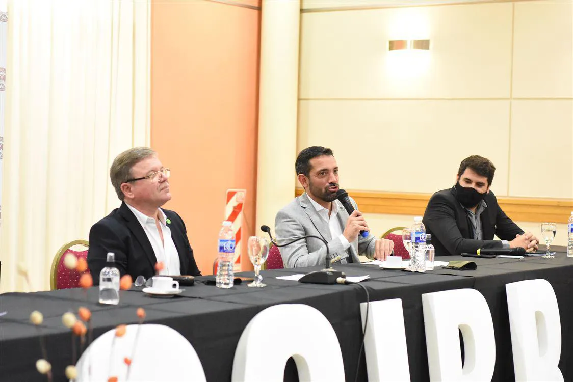 El nuevo presidente del CCIRR, Diego Castro, haciendo uso de la palabra.