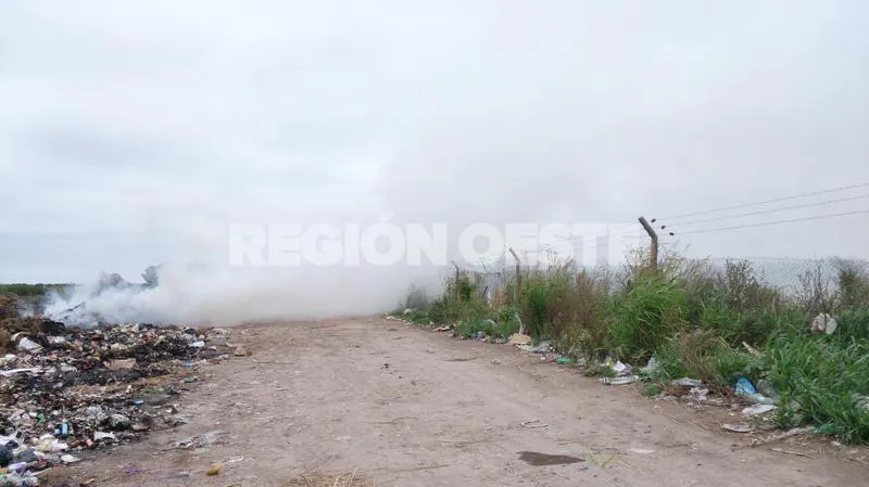 Basural en Humberto 1º