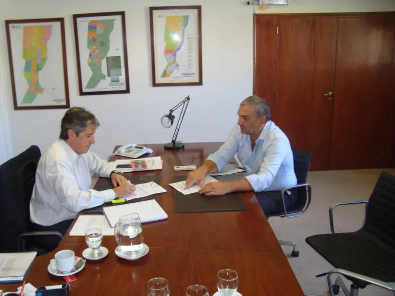 Calvo reunido con Min  José Garibay